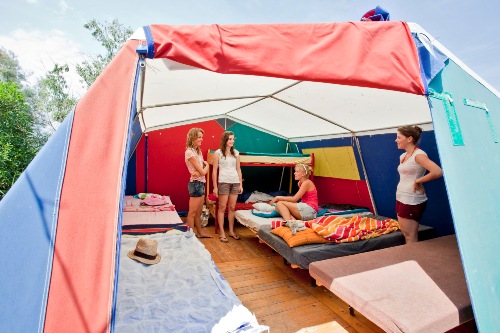 Komfort-Zelt auf Nautic Almata 